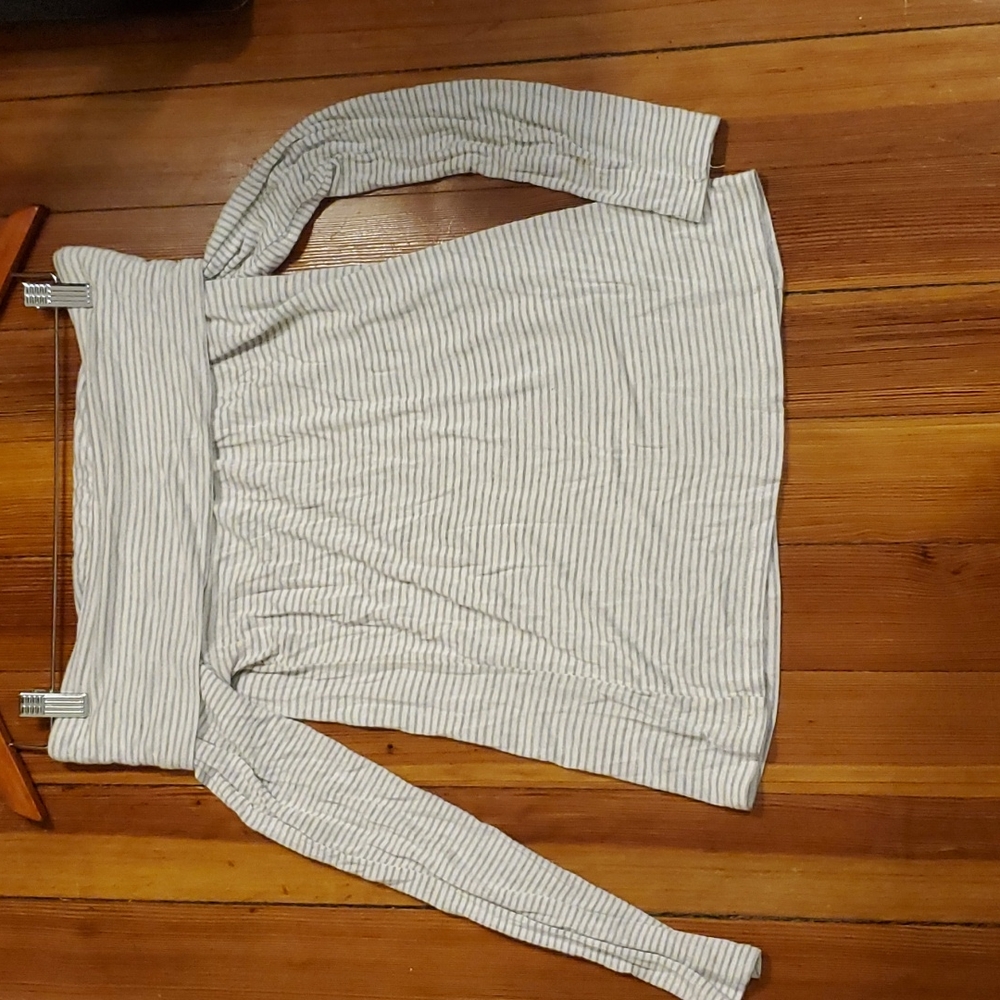 Off the shoulder stripped shiet